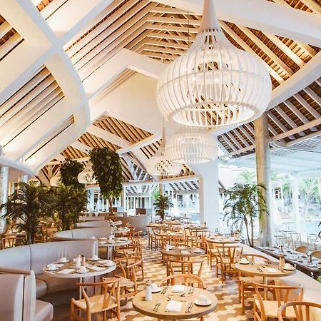 Lux* Grand Gaube Resort & Villas Luaran gambar The interior of the restaurant