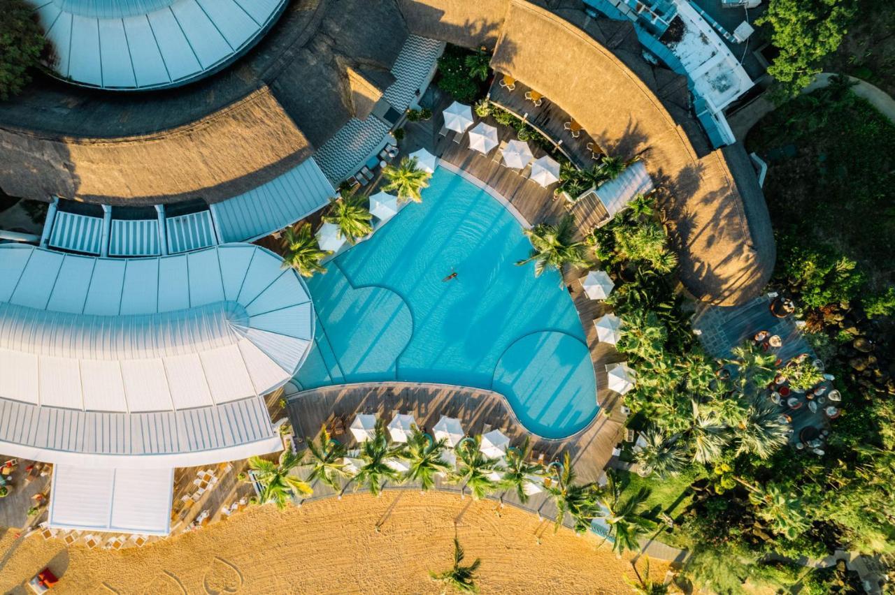 Lux* Grand Gaube Resort & Villas Luaran gambar Aerial view of the pool