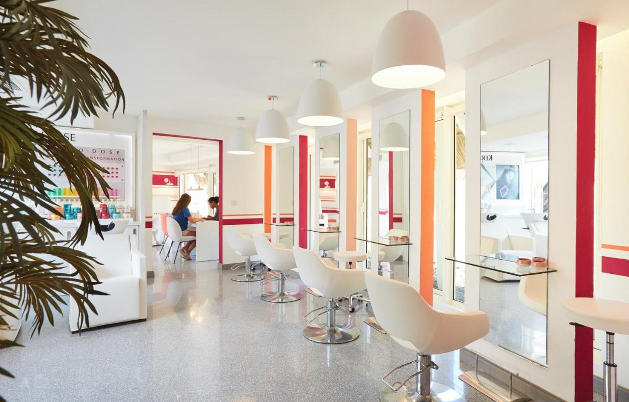 Lux* Grand Gaube Resort & Villas Luaran gambar A hair salon in Paris, France