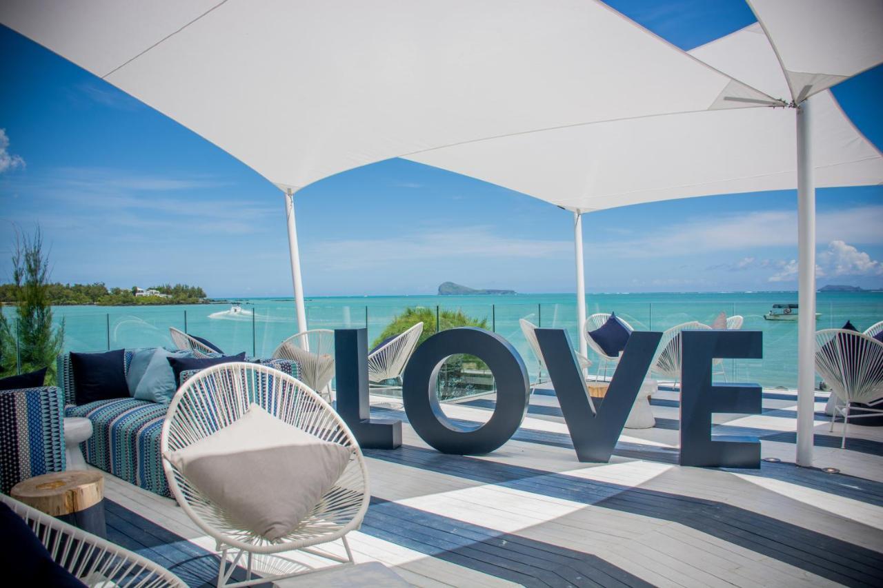 Lux* Grand Gaube Resort & Villas Luaran gambar The rooftop bar at the hotel