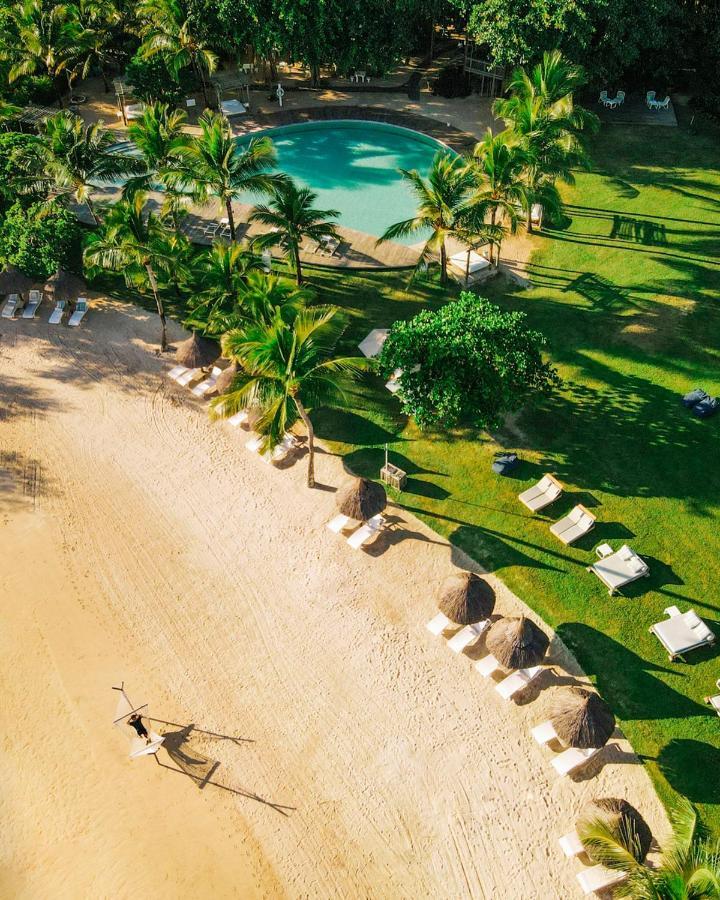 Lux* Grand Gaube Resort & Villas Luaran gambar Aerial view of the beach at the resort