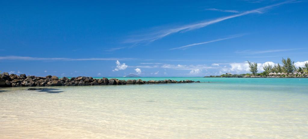 Lux* Grand Gaube Resort & Villas Luaran gambar View of the beach